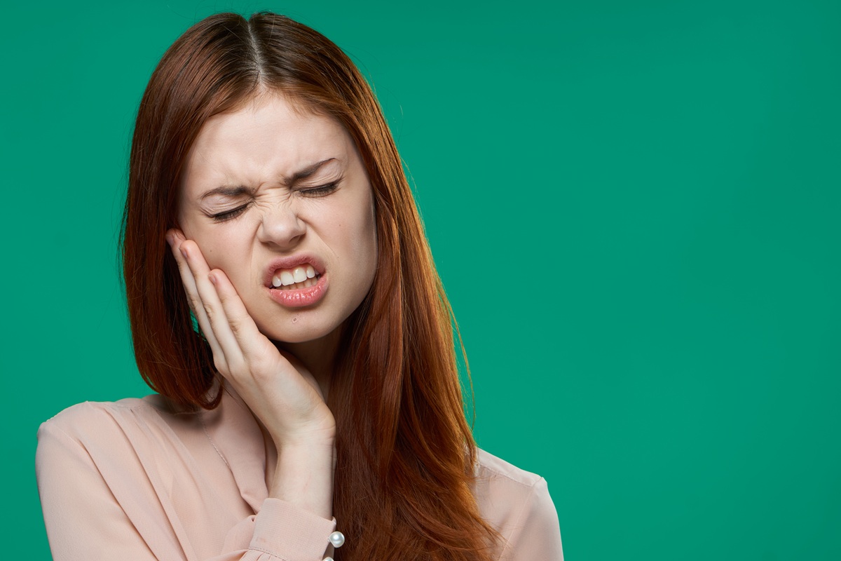 woman experiencing unbearable tooth pain